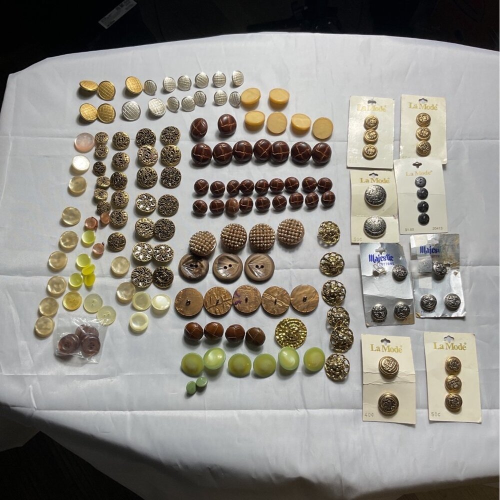 Vintage La Mode Assorted Buttons Sewing Crafting Various Sizes Materials